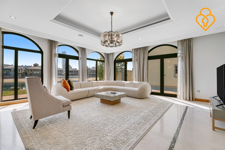 Palm Jumeirah Villa with Private beach and Pool