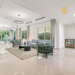 Jumeirah Park Villa with private pool Dubai