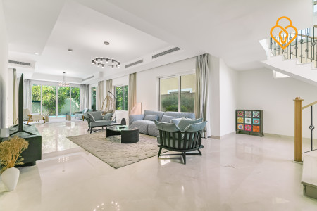 Jumeirah Park Villa with private pool Dubai