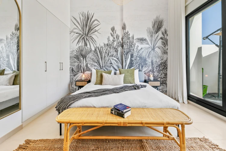 Una Large Studio townsquare